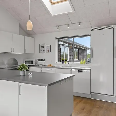 Beautiful In With Kitchen Holiday home *